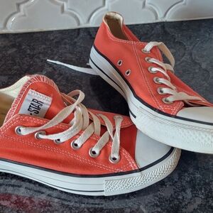 Coral Orange Low Top Converse All-Star Sneakers Womens 8, mens 6, big kid 6